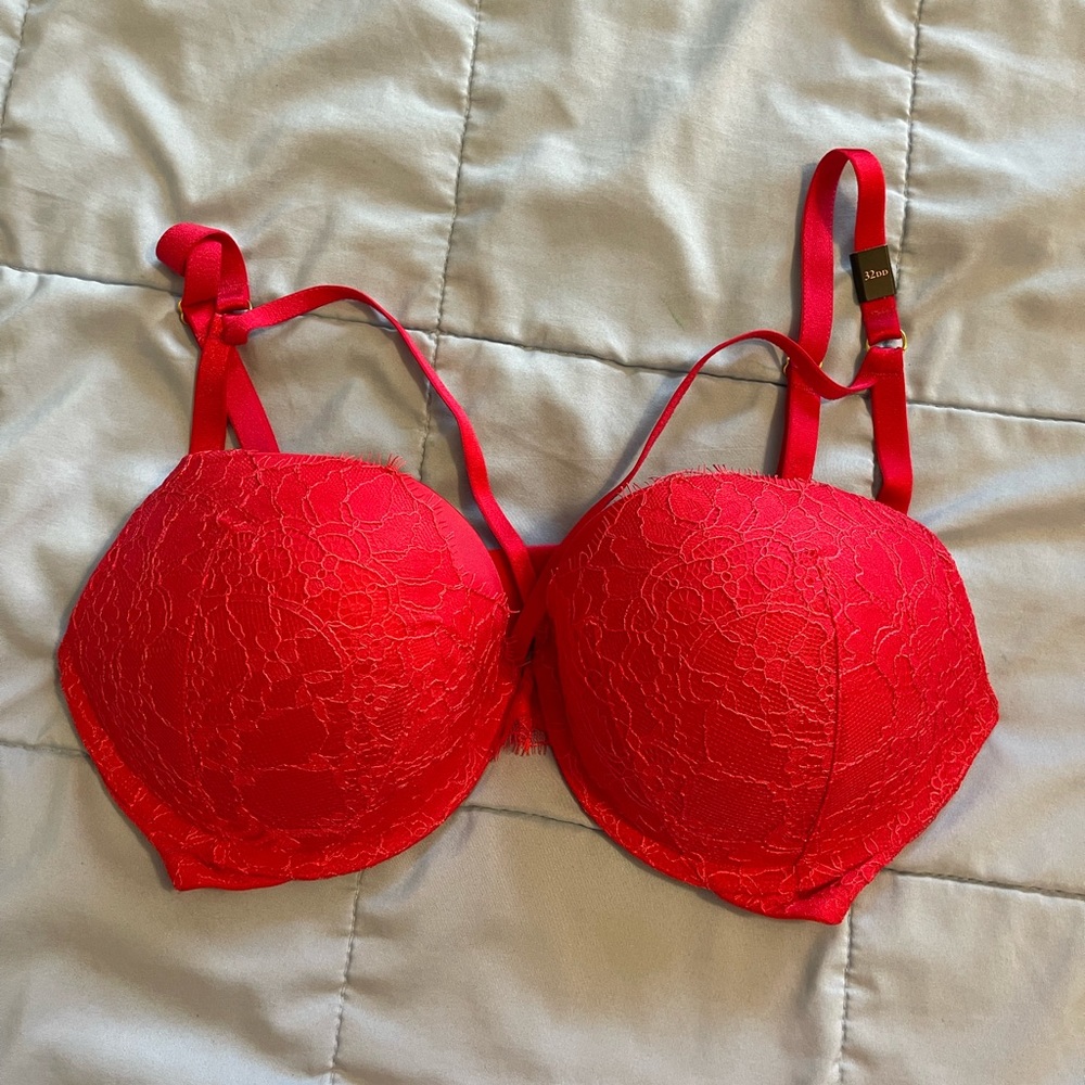 New Victoria’s Secret Very Sexy Push-Up Bra 32DD